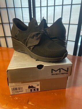 NWT Skechers Black Knit Slip-On Wedge Sneakers with Satin Bow